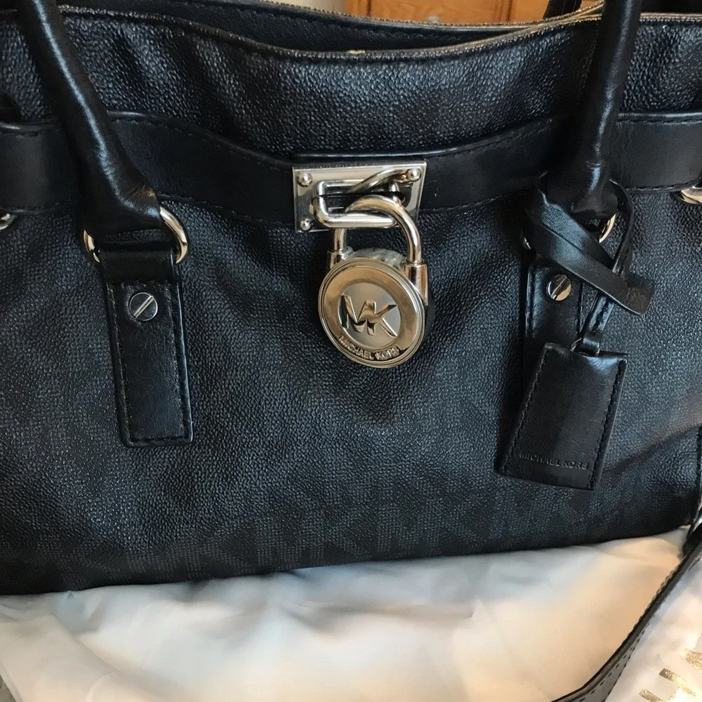 MICHAEL KORS HAMILTON SATCHEL